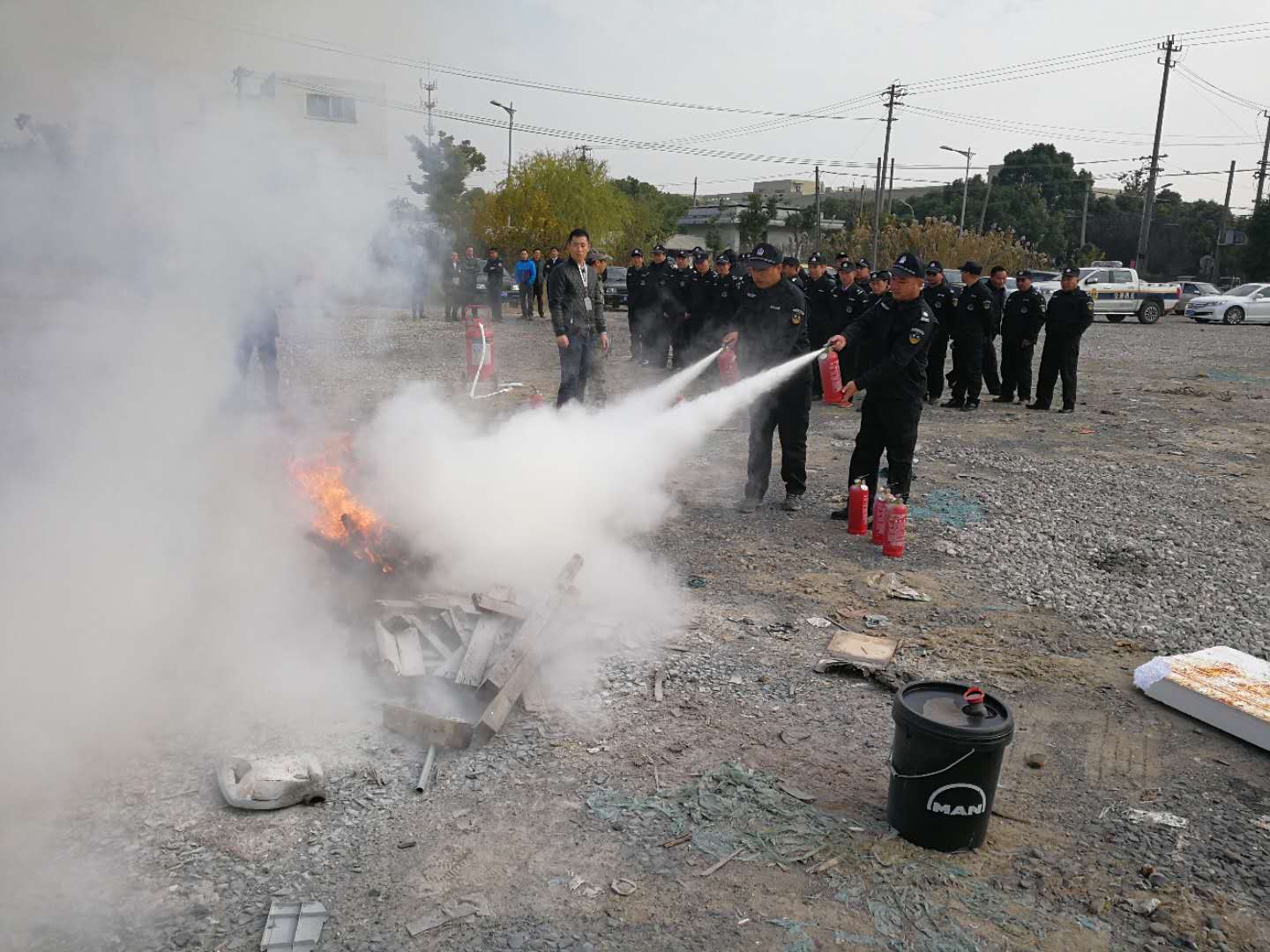 陸家停車場開展消防安全演練活動(dòng).jpg