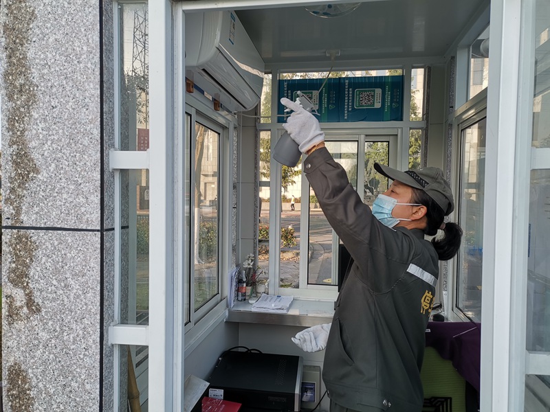 安保公司嚴(yán)格落實疫情防控舉措確保停車管理有序運行.jpg