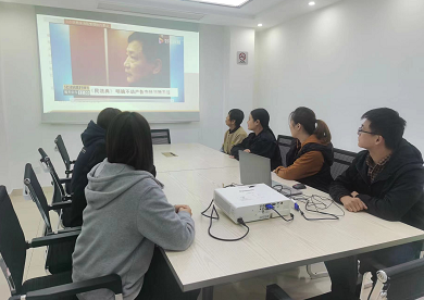 安保公司昆通物業(yè)組織人員觀看從業(yè)人員崗位培訓視頻活動.png